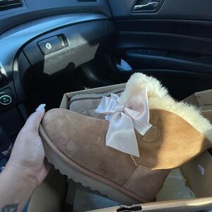 Uggs mini with bow